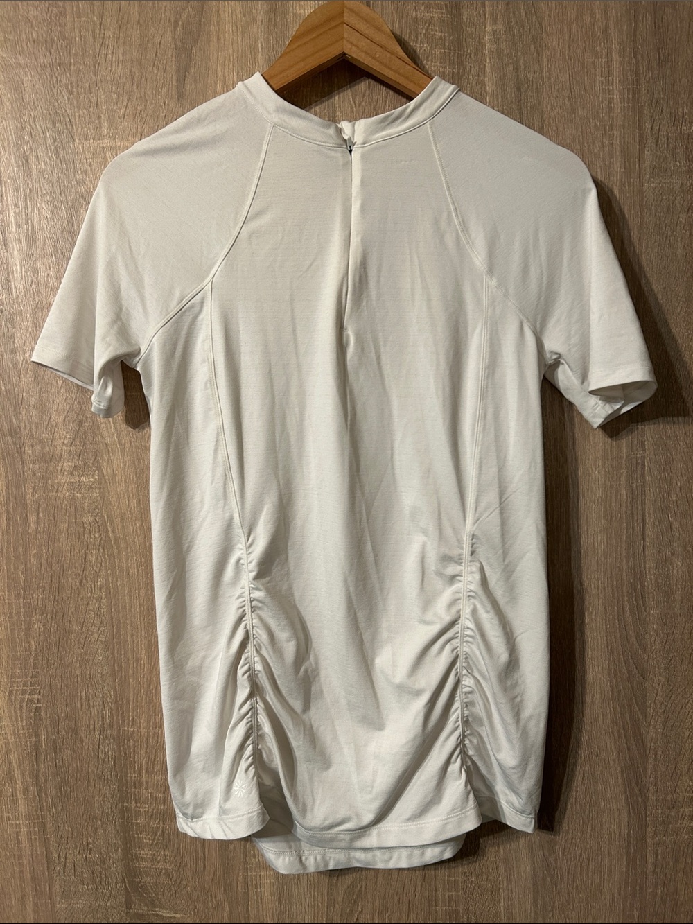 Athleta White Short Sleeve Athletic Top with Ruched Detail Size Medium